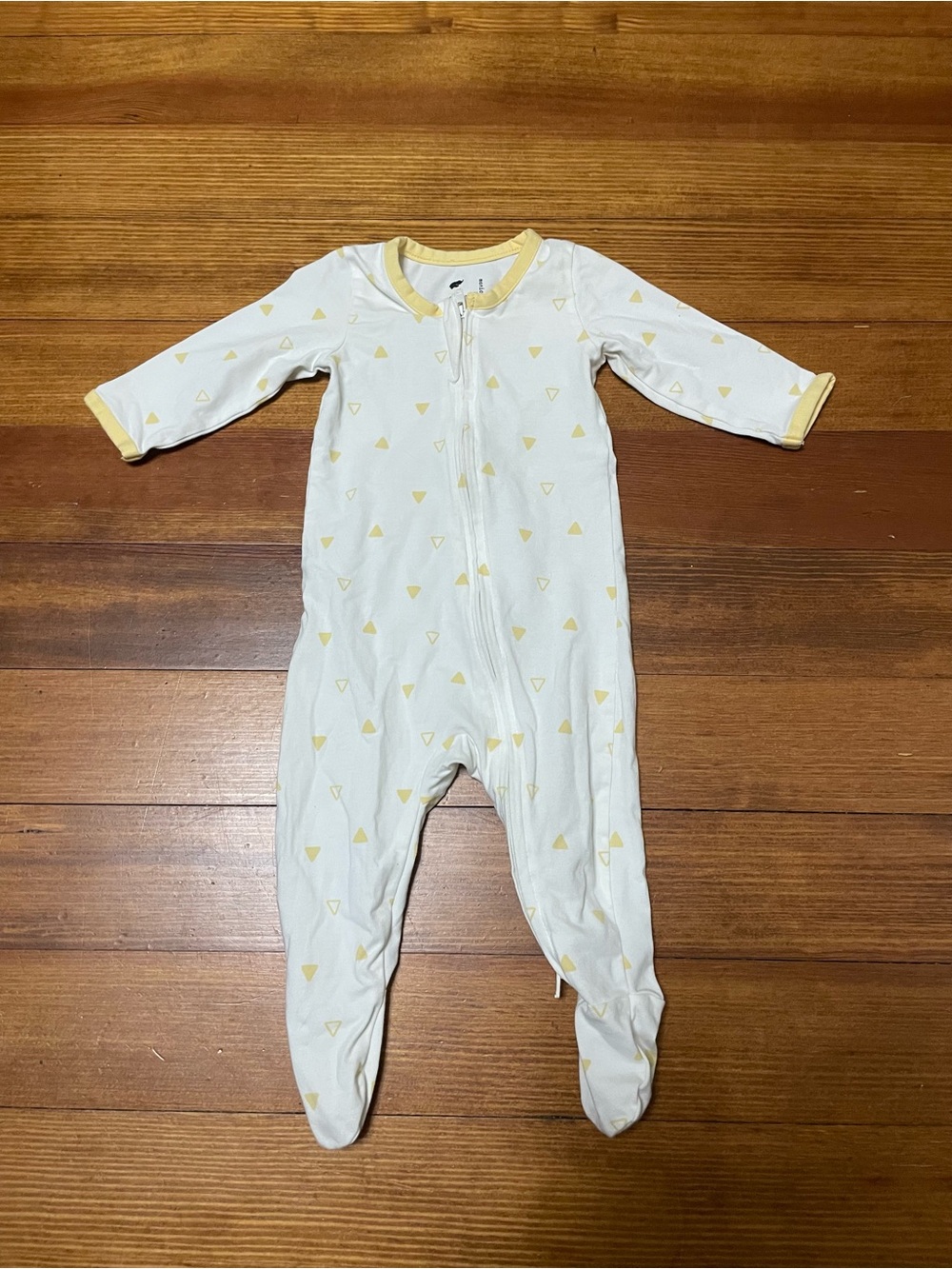 Monica + Andy Organic Cotton Footed One-Piece White Pajamas w Yellow Triangles